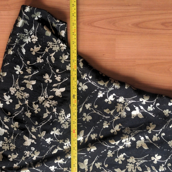 Cherry blossom satin kimono shawl - Picture 6 of 6